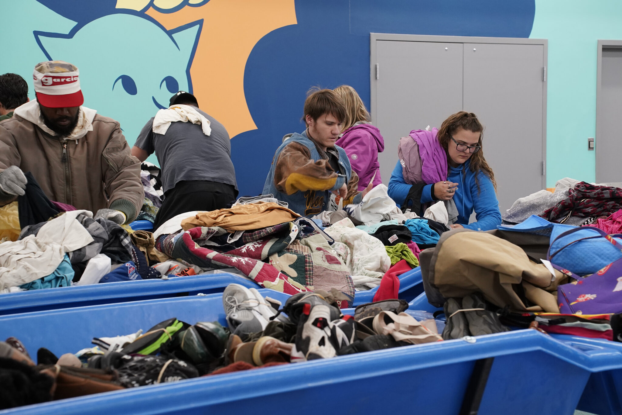 8 Things to know before visiting an outlet, or “bins,” store Goodwill Industries GCECO